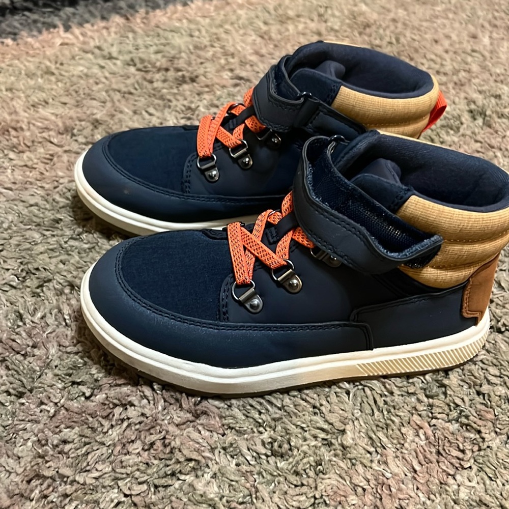 Cat & Jack little boys boots. No tie.